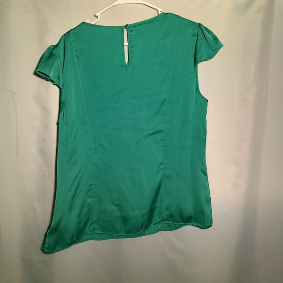 Green Cap Sleeve Blouse with Floral Appliqué – Spence Satin Top - Picture 4 of 4